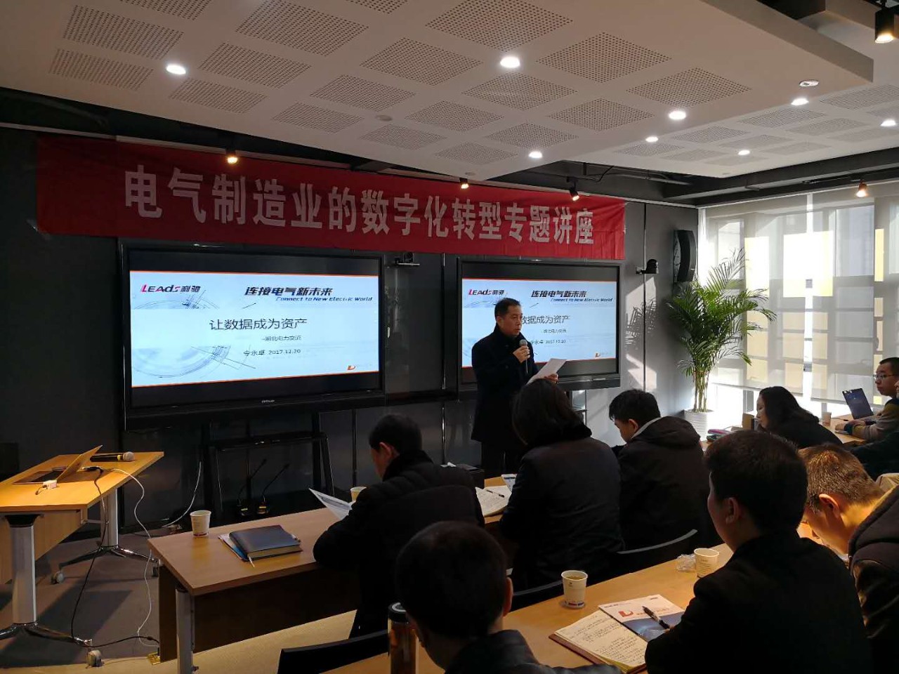 明明是我先出道，凭啥他比我要红啊?