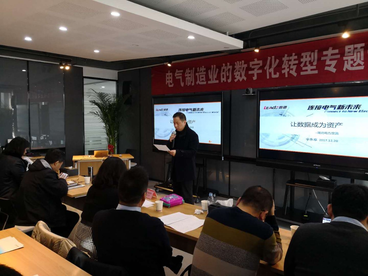 明明是我先出道，凭啥他比我要红啊?
