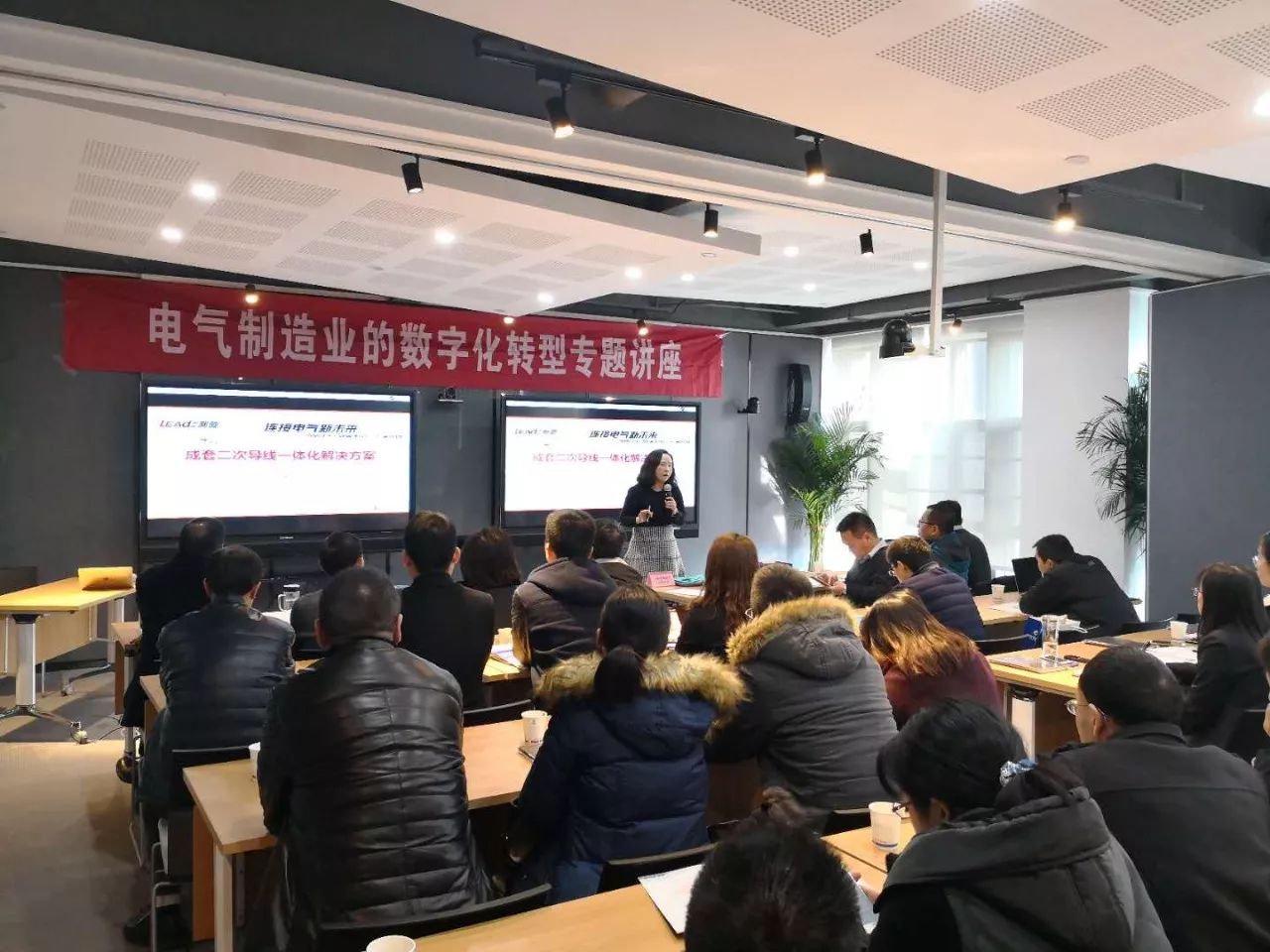 明明是我先出道，凭啥他比我要红啊?