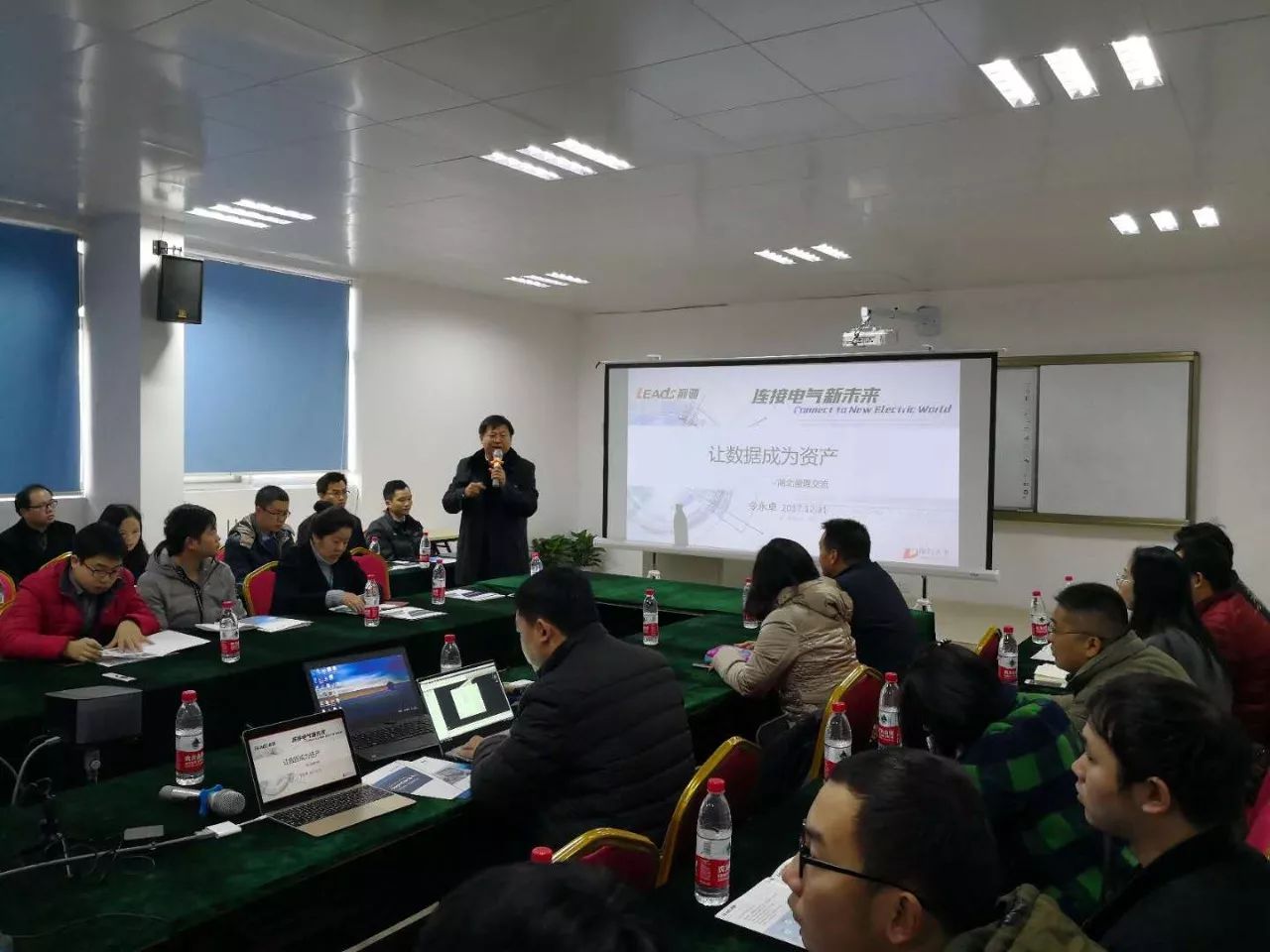 明明是我先出道，凭啥他比我要红啊?