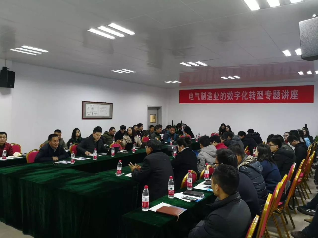 明明是我先出道，凭啥他比我要红啊?
