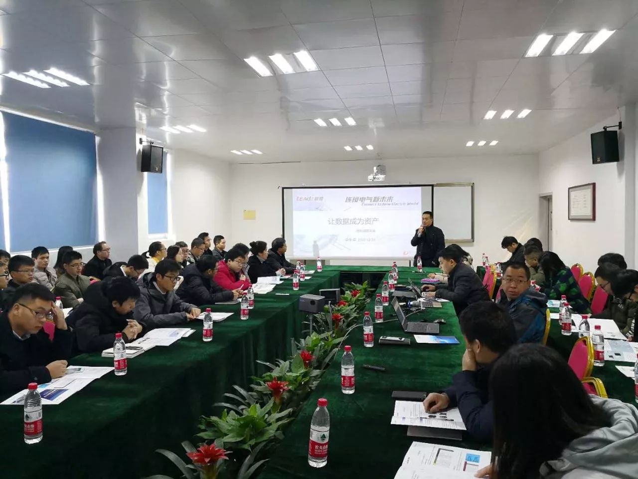明明是我先出道，凭啥他比我要红啊?